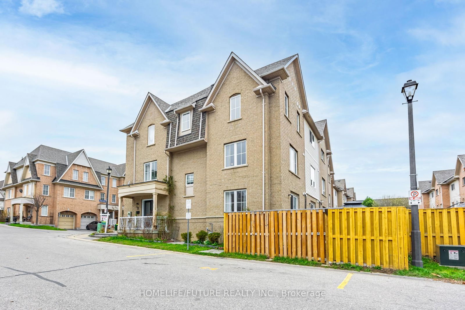 Townhouse sold at 58-52 Kiriakou Street, Toronto, Dorset Park, M1P 5H3 - MLS: E12107945