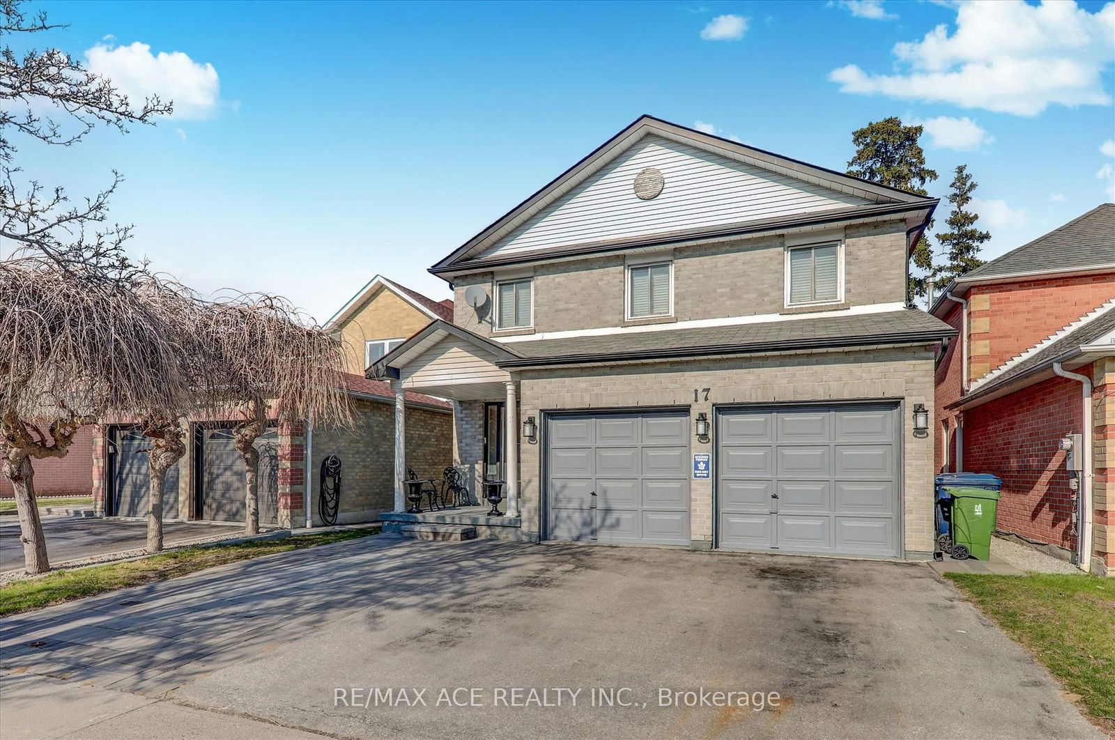 Detached House for sale at 17 Plumrose Boulevard, Toronto, West Hill, M1E 5E8 - MLS: E12108084