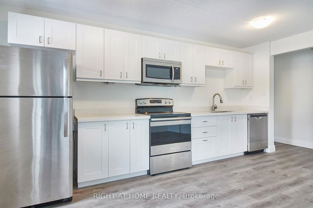 102 - 946 Masson Street
