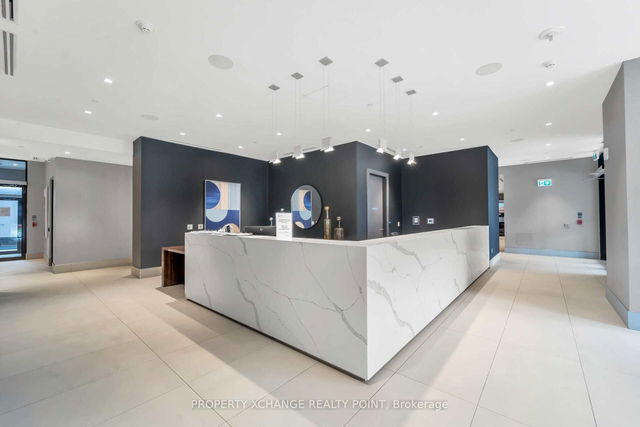 1012 - 2550 Simcoe Street