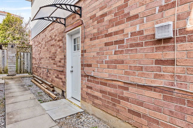 2292 Chapman Court