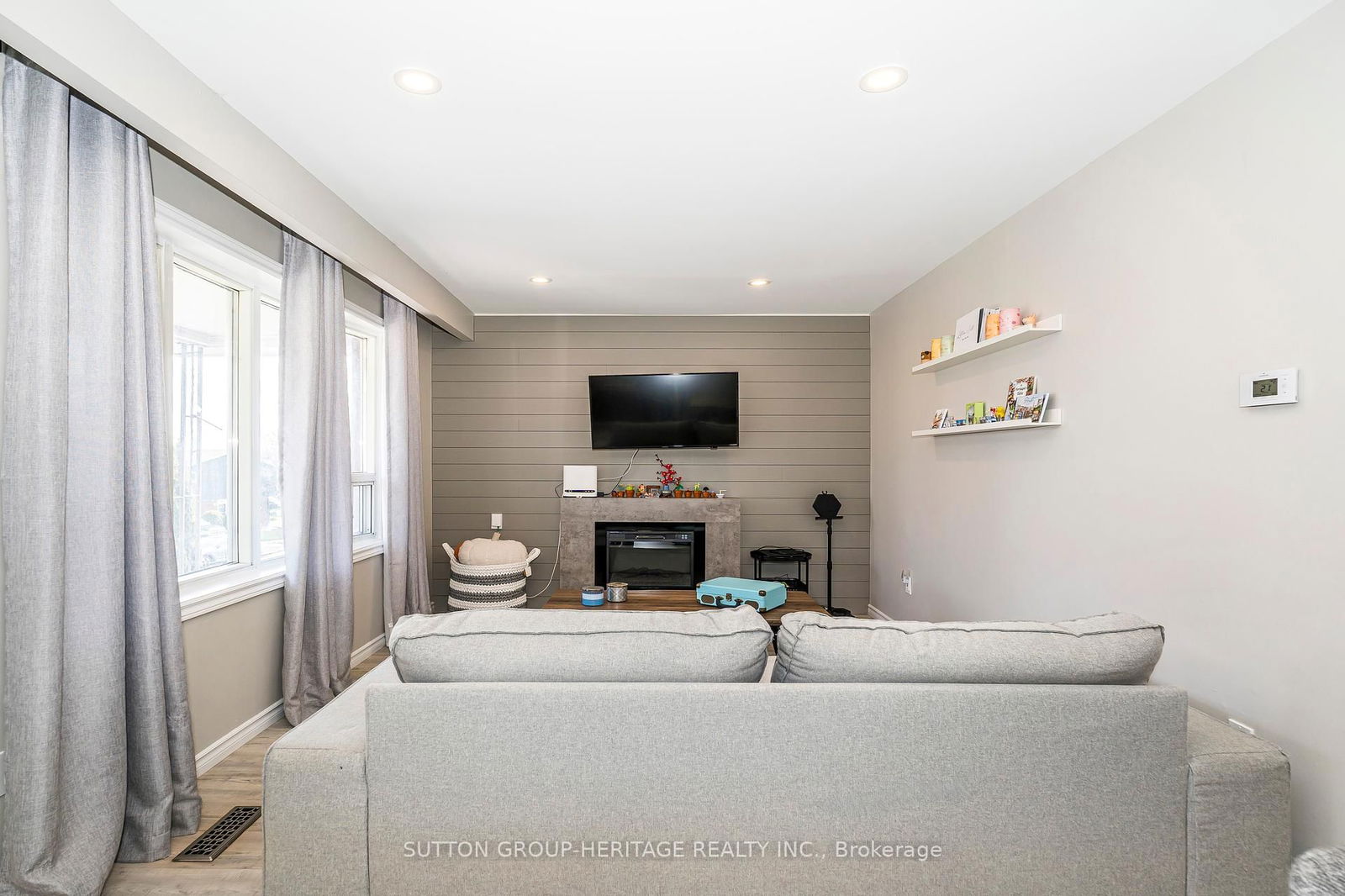 Semi-Detached House for sale at 437 Sedan Crescent, Oshawa, Central, L1H 3G4 - MLS: E12109337