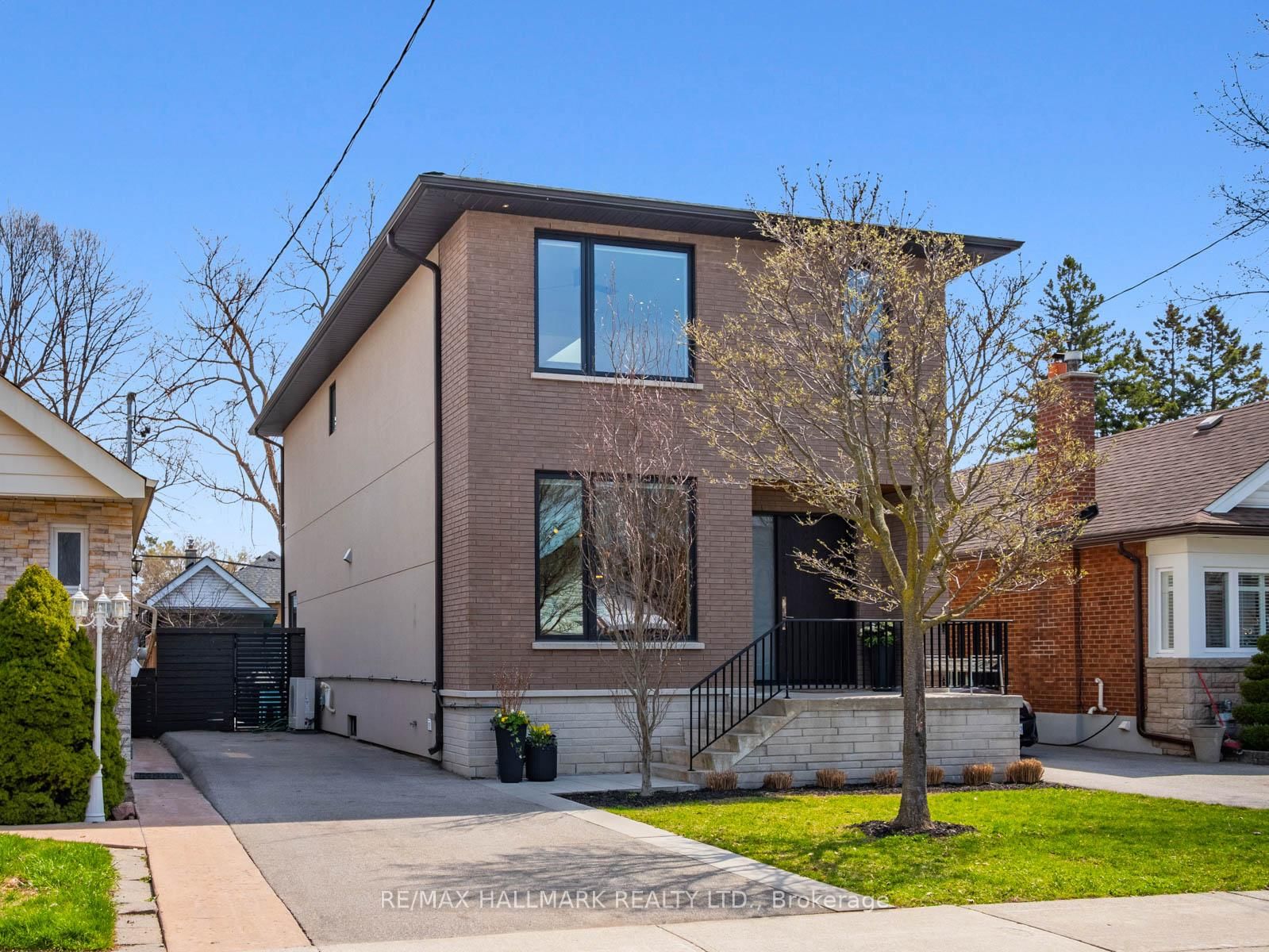 Detached House for sale at 29 Treadway Boulevard, Toronto, East York, M4C 3H6 - MLS: E12109438