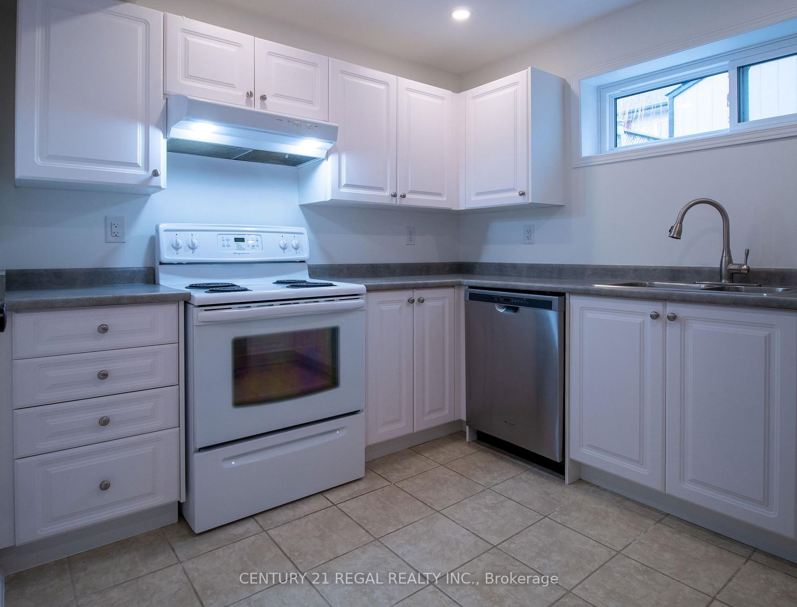 Detached House for lease at Lower-47 Limestone Crescent, Whitby, Pringle Creek, L1N 8P2 - MLS: E12109446