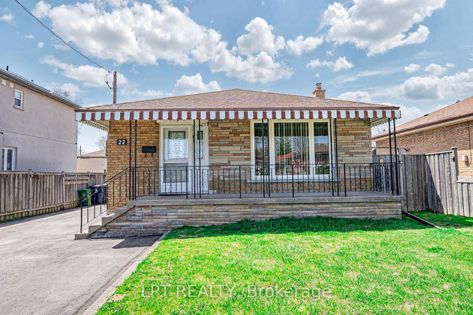 Detached House for sale at 22 Independence Drive, Toronto, Kennedy Park, M1K 3R8 - MLS: E12109550