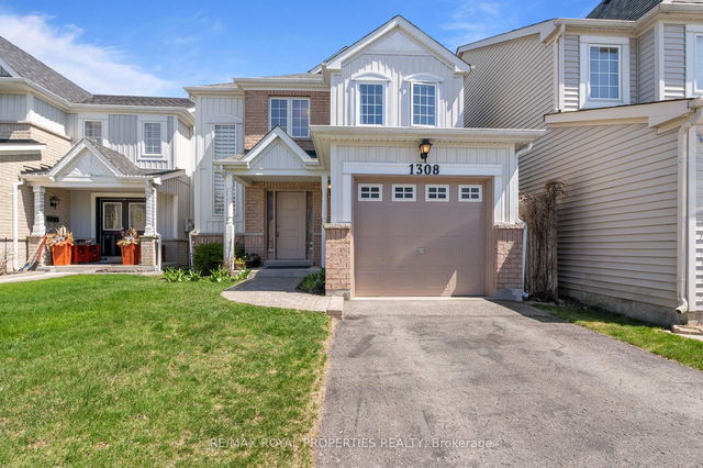 1308 Ashgrove Crescent
