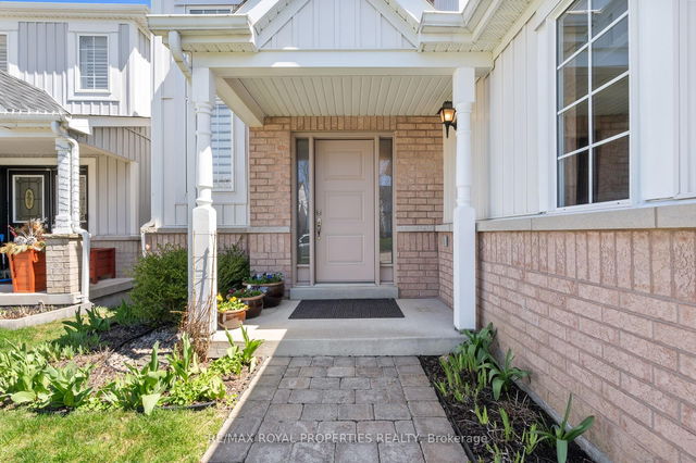 1308 Ashgrove Crescent