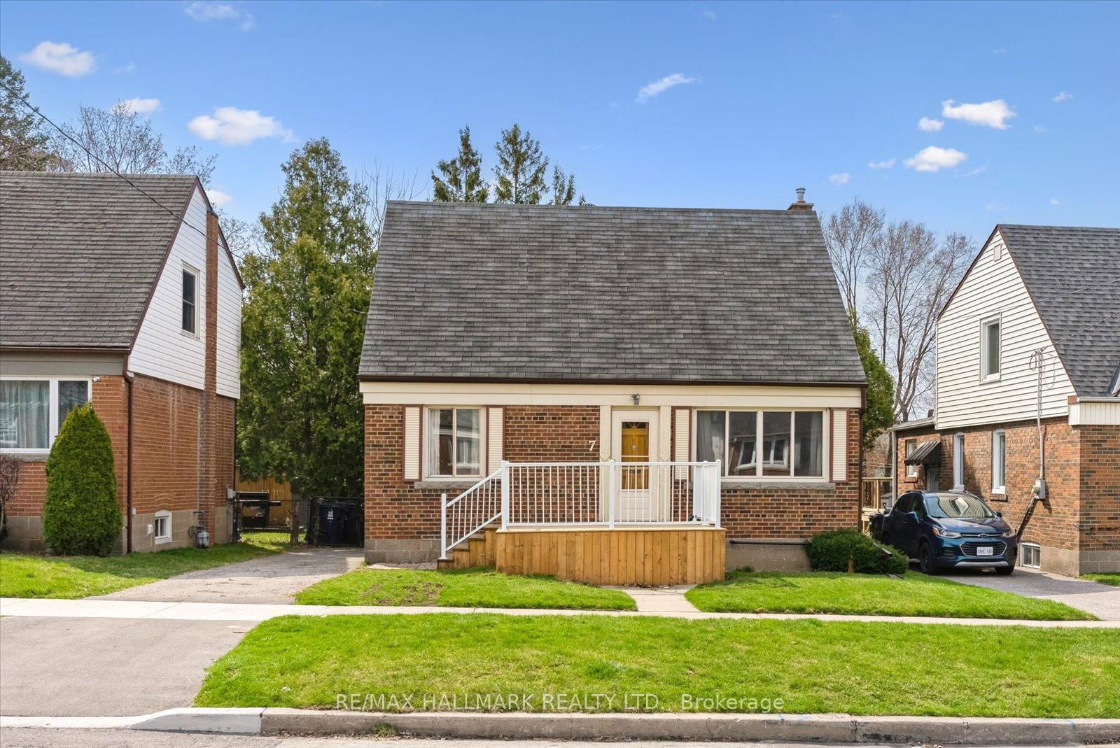 Detached House for sale at 7 Eastgate Crescent, Toronto, Clairlea-Birchmount, M1L 1X1 - MLS: E12110001