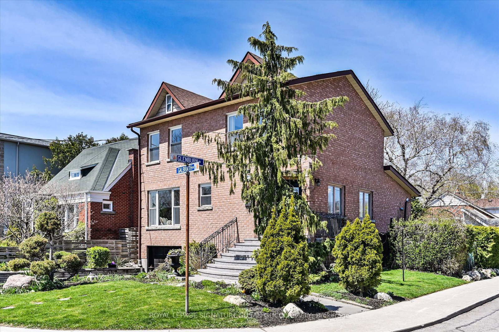 Detached House sold at 82 Galbraith Avenue, Toronto, O'Connor-Parkview, M4B 2B5 - MLS: E12110057