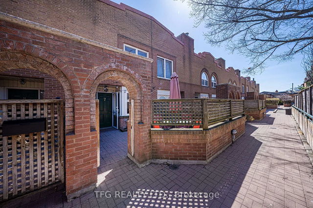 7 - 120 Glen Manor Drive