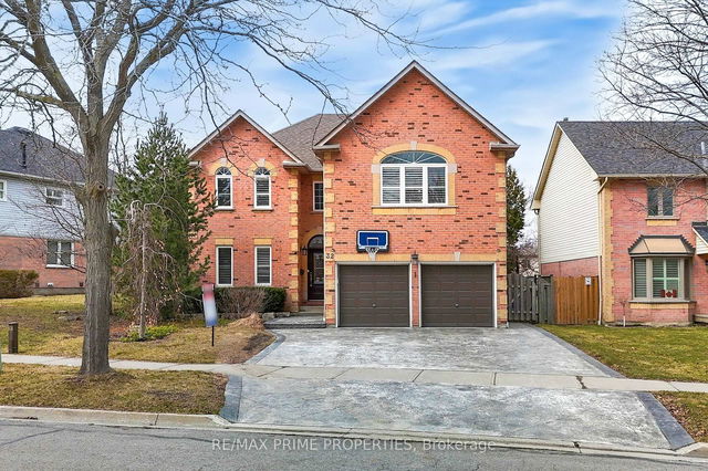 32 KENNETT Drive