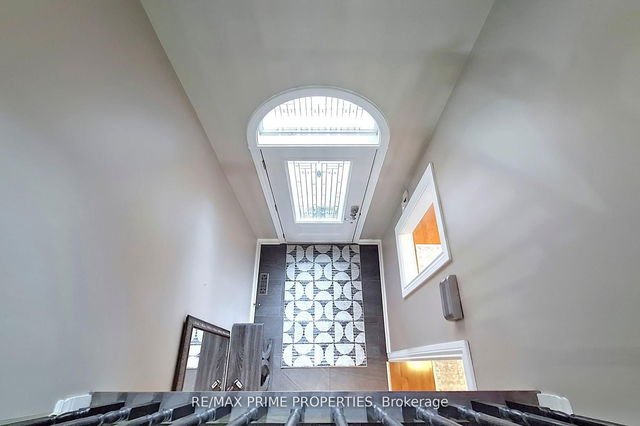 32 KENNETT Drive
