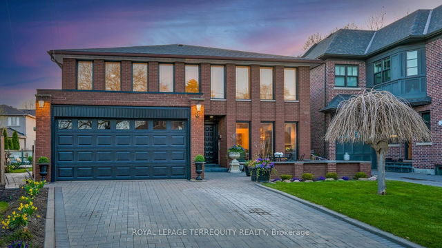 8 Ashall Boulevard