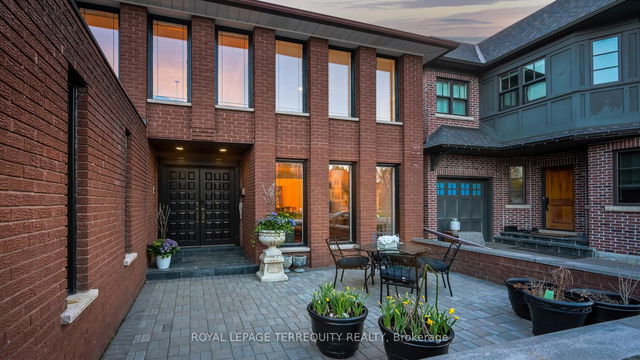 8 Ashall Boulevard