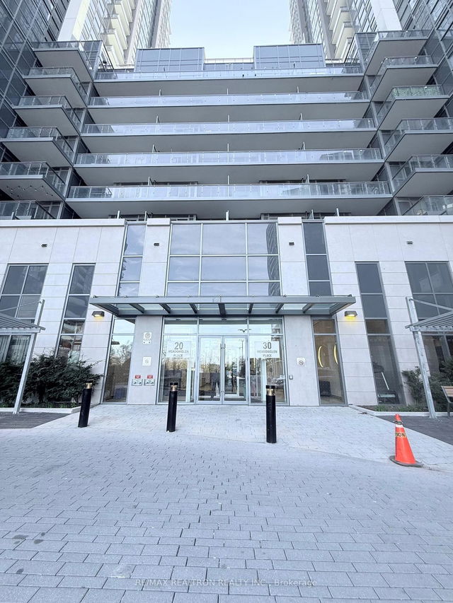 426 - 20 Meadowglen Place