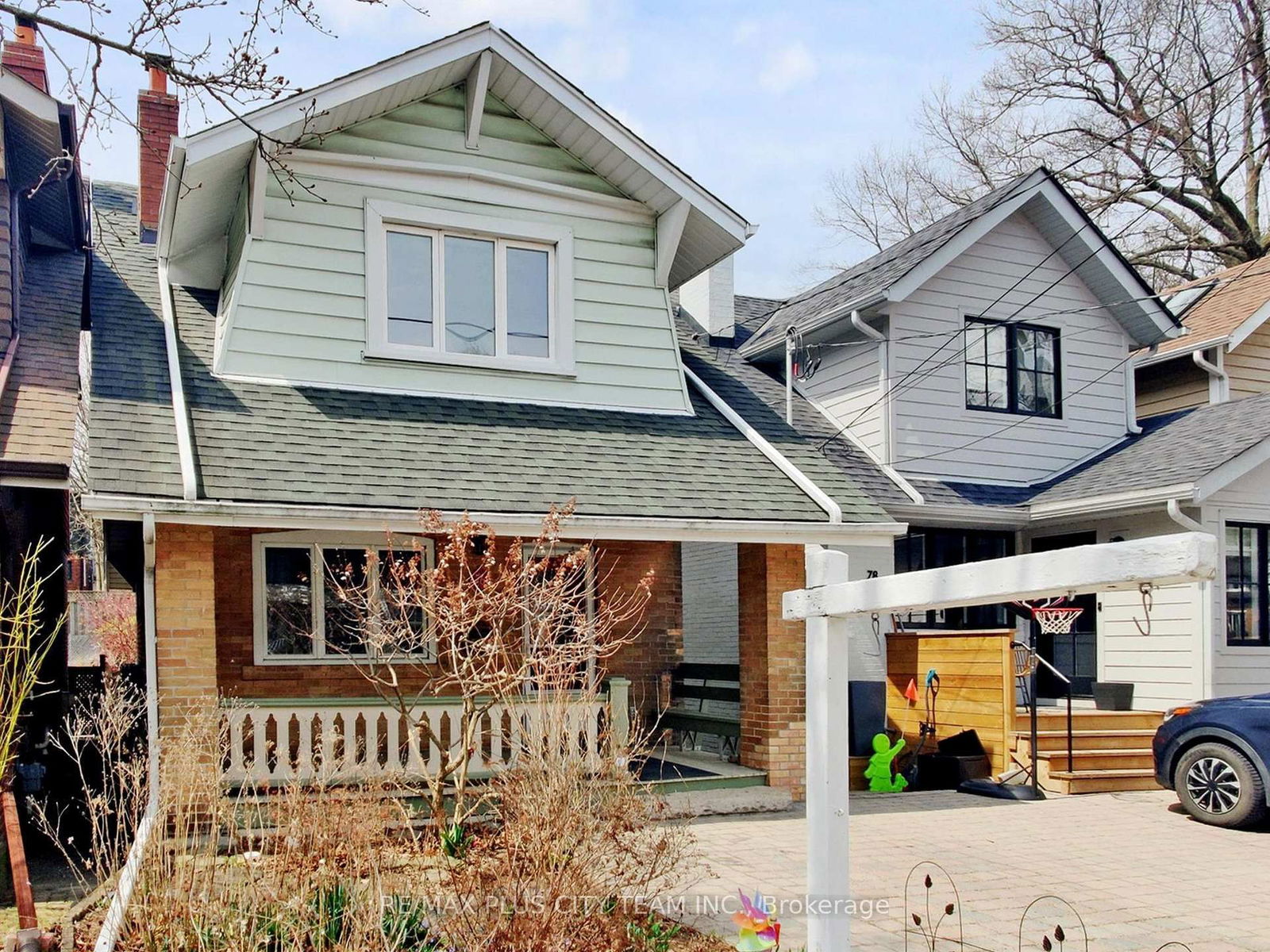 Detached House sold at 76 Brookside Drive, Toronto, East End-Danforth, M4E 2M1 - MLS: E12110565