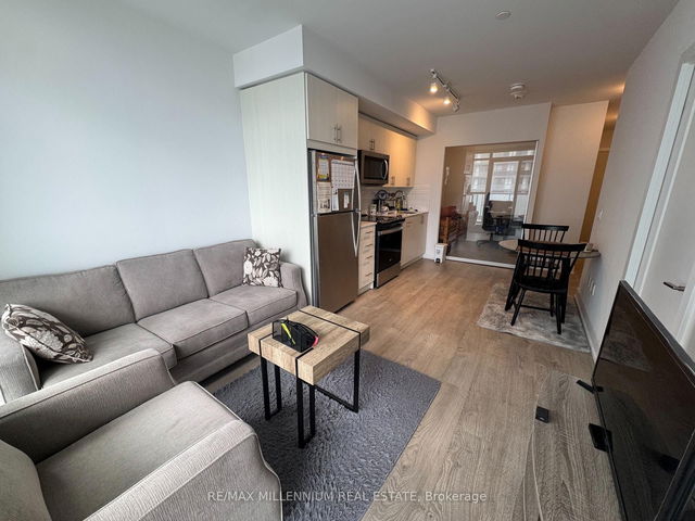 1715 - 2550 simcoe Street
