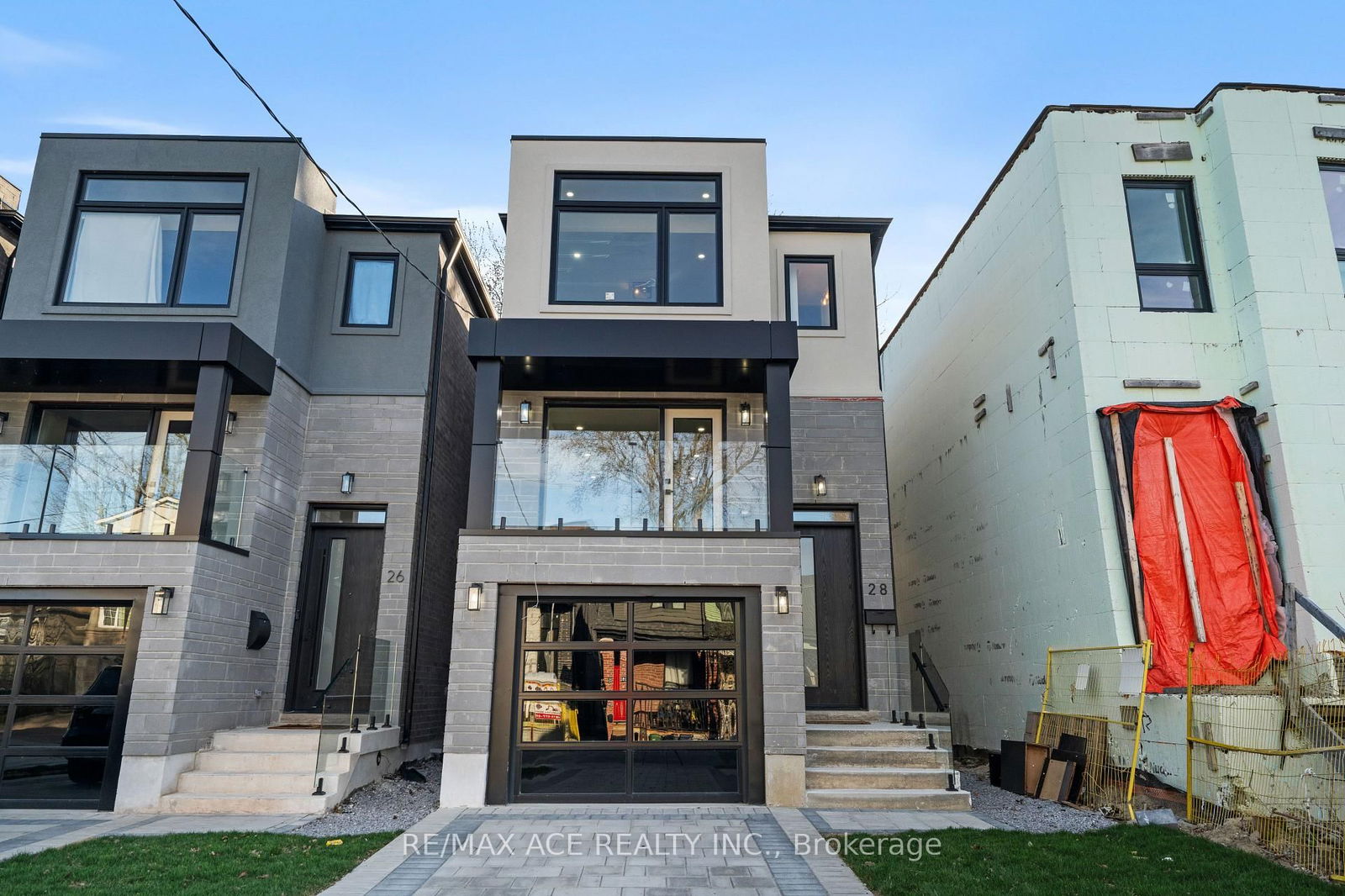 Detached House for sale at 28 August Avenue, Toronto, Oakridge, M1L 3M9 - MLS: E12110890