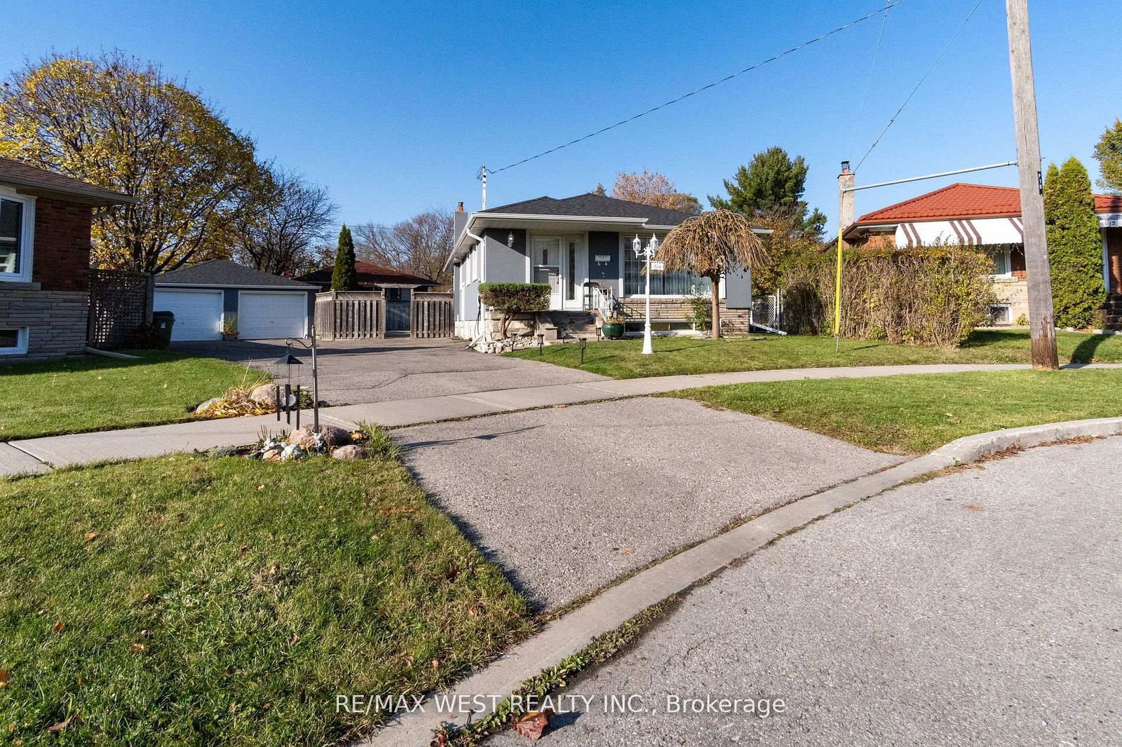 Detached House for sale at 10 Pastrano Court, Toronto, Cliffcrest, M1M 1X1 - MLS: E12110956