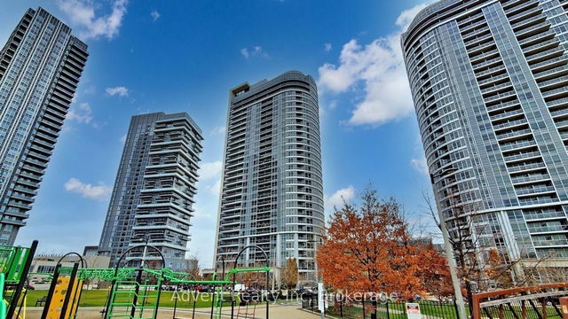 2211 - 181 Village Green Square