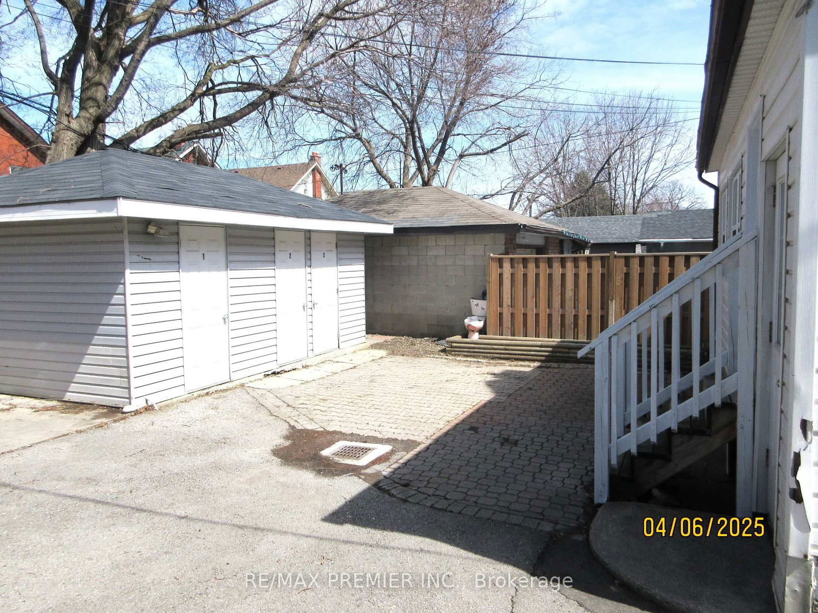 Detached House for sale at 228 Bruce Street, Oshawa, Central, L1H 1R5 - MLS: E12111191