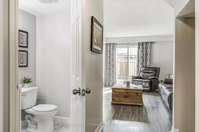 85 Brownstone Cres, Clarington - Courtice image-0-3