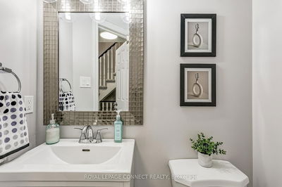 85 Brownstone Cres, Clarington - Courtice image-0-4