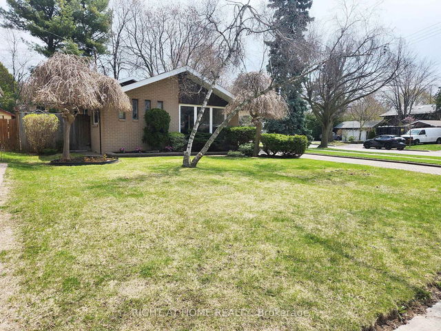 30 Lesterwood Crescent
