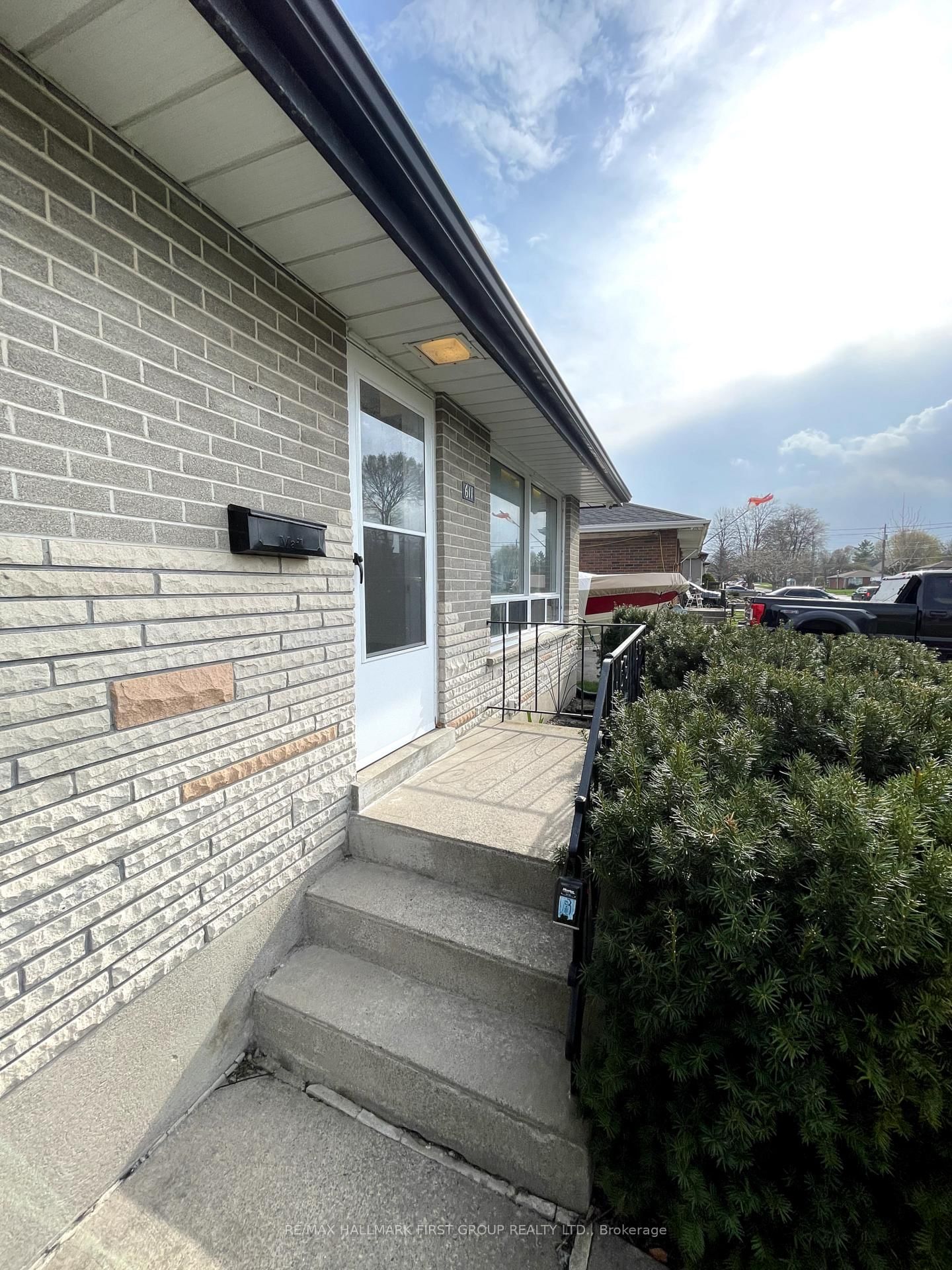 Detached House for lease at Upper-611 Bond Street, Oshawa, Eastdale, L1G 1C3 - MLS: E12111486