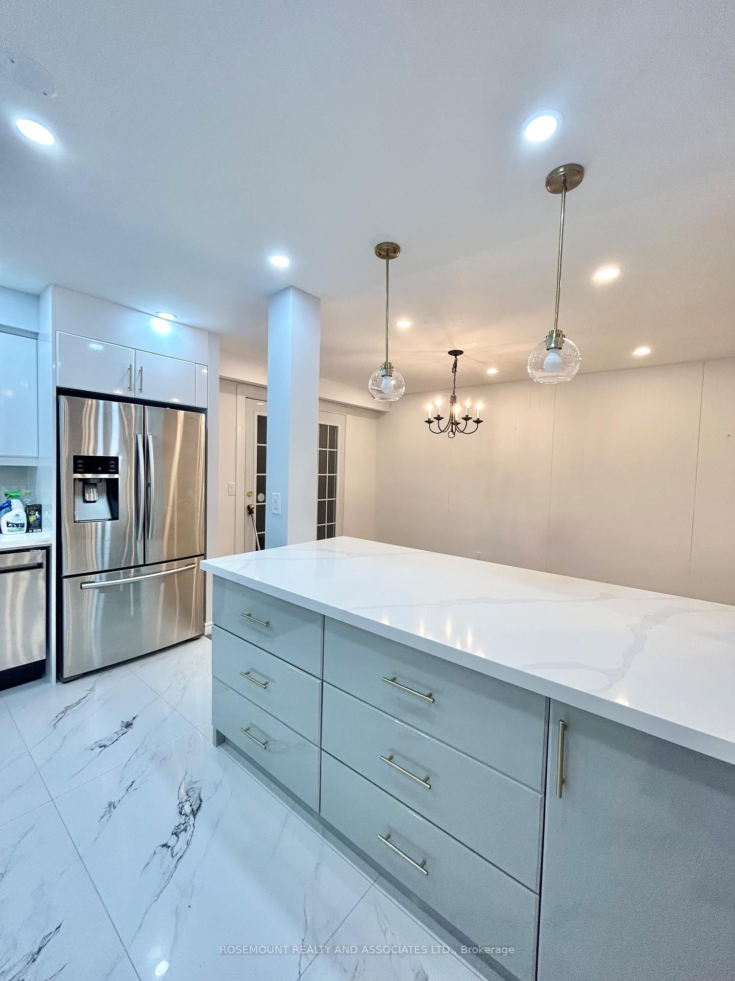 Detached House for lease at 220 Ascot Court, Oshawa, Eastdale, L1G 1W8 - MLS: E12111586