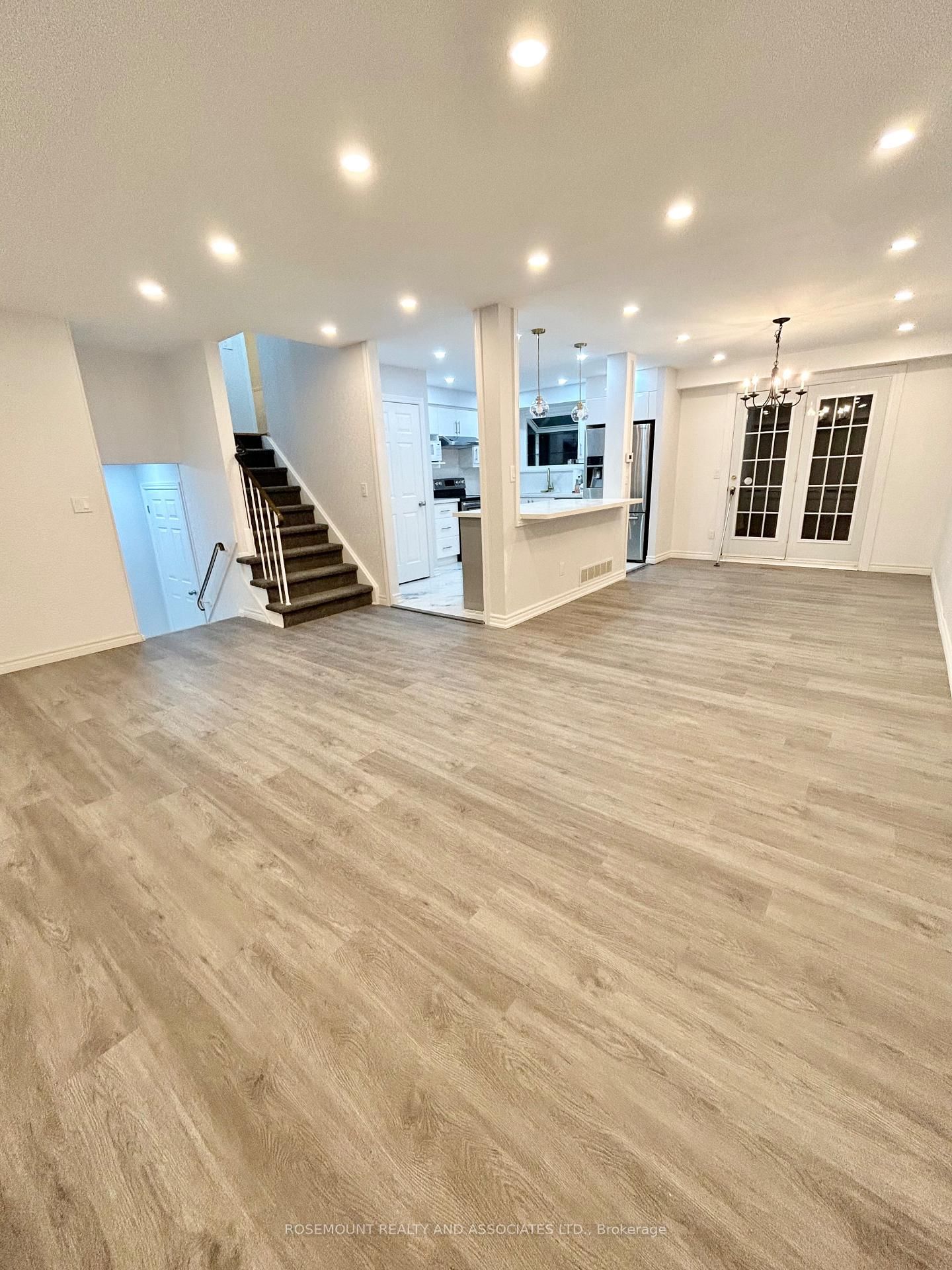 Detached House for lease at 220 Ascot Court, Oshawa, Eastdale, L1G 1W8 - MLS: E12111586
