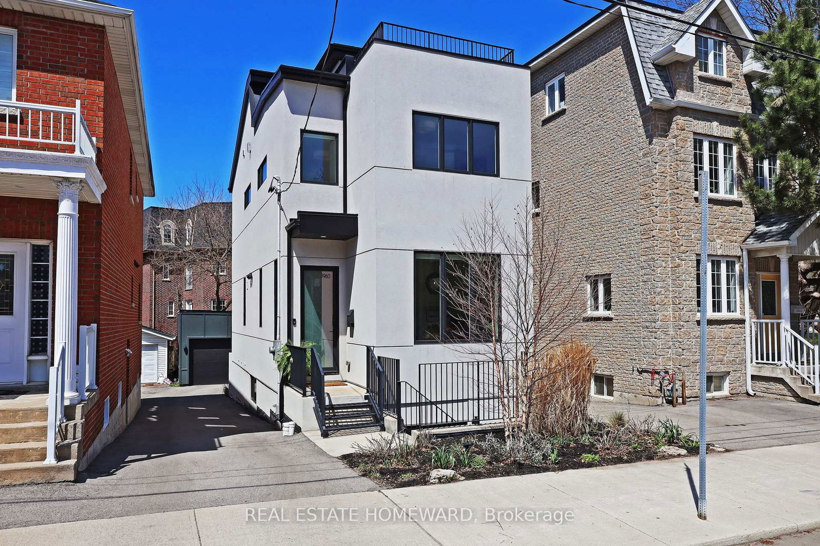 Detached House for sale at 1960 Dundas Street, Toronto, Woodbine Corridor, M4L 1M8 - MLS: E12111952