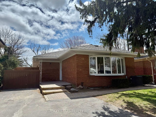 57 Moorecroft Crescent