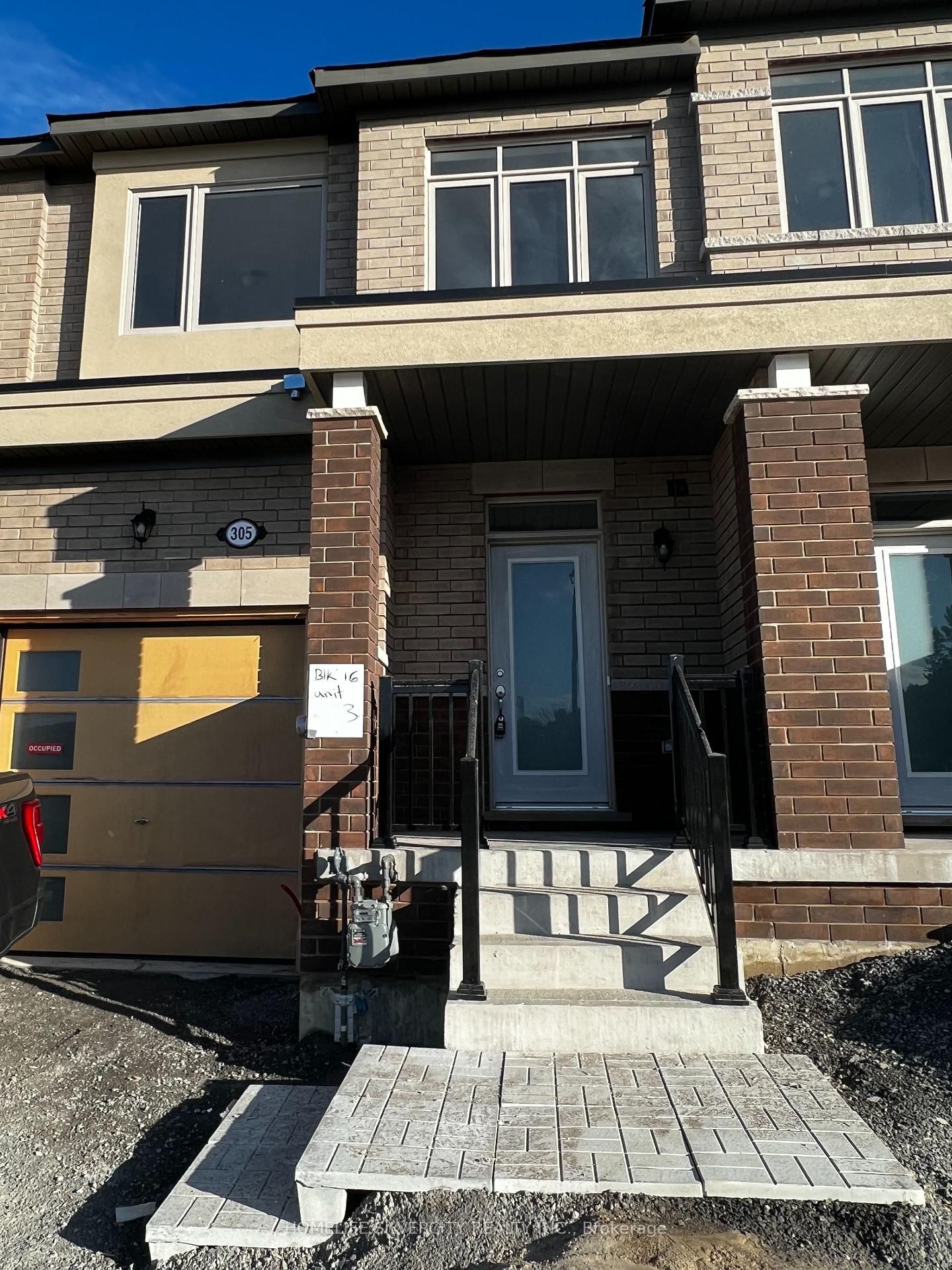 Townhouse for lease at 305 Windfields Farm Drive, Oshawa, Windfields, L1L 0S9 - MLS: E12112356