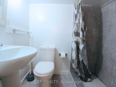 Unit Lower — 207 Gamble Ave, Toronto - East York image-0-4