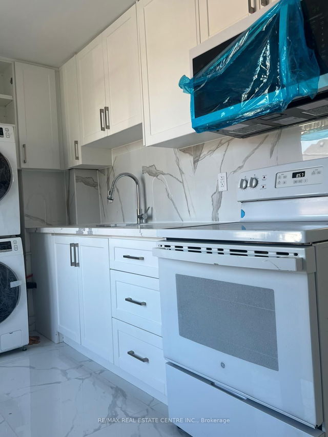 Upper - 3280 Danforth Avenue