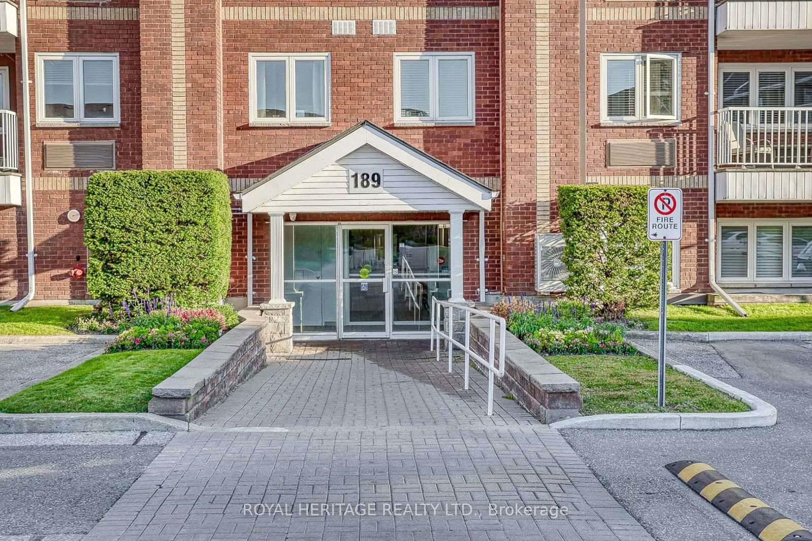 Condo for sale at 217-189 Lake Driveway N/A, Ajax, South West, L1S 7J1 - MLS: E12113560