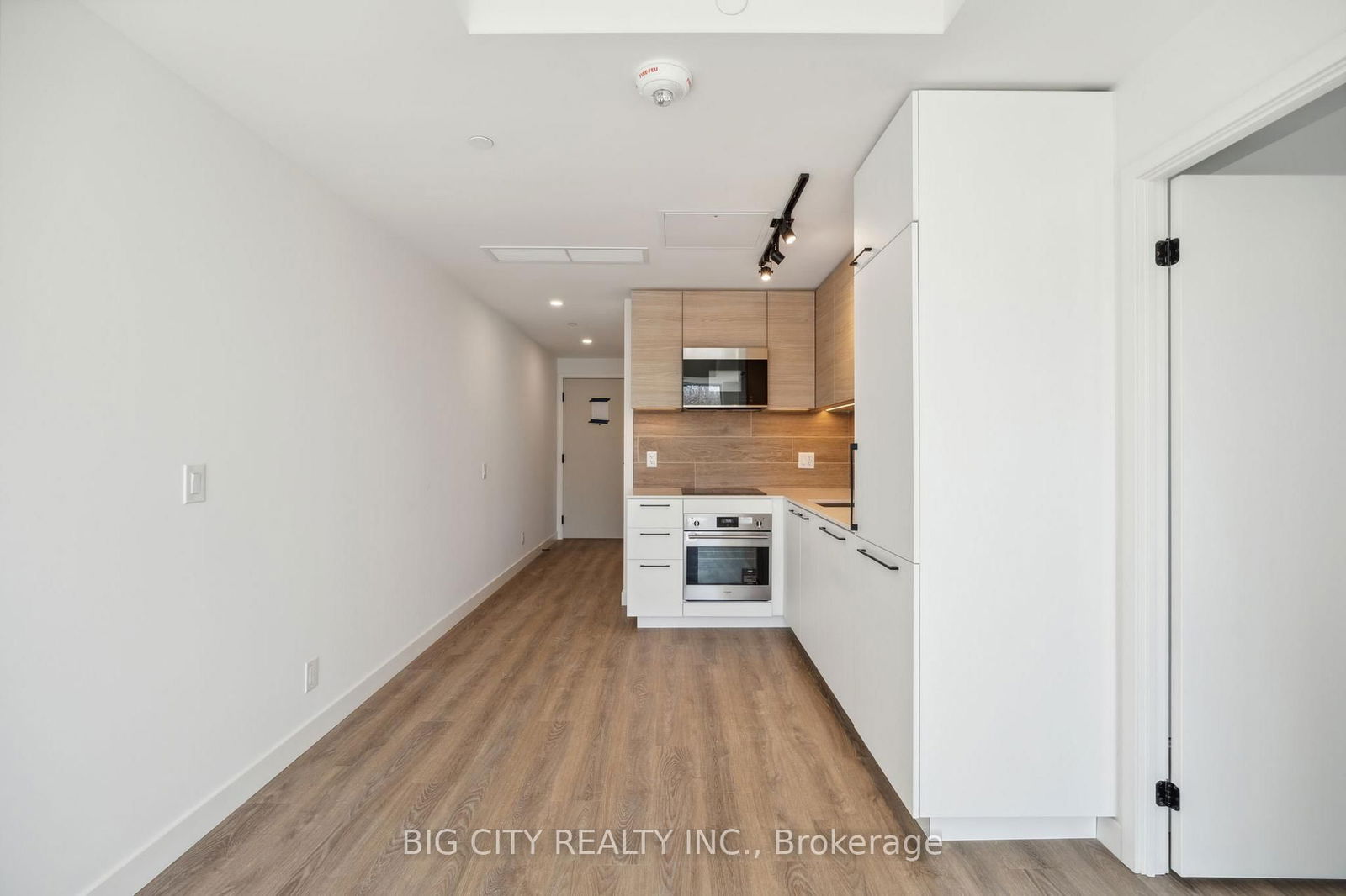 Condo for lease at 324-1050 Eastern Avenue, Toronto, The Beaches, M4L 0B7 - MLS: E12113700