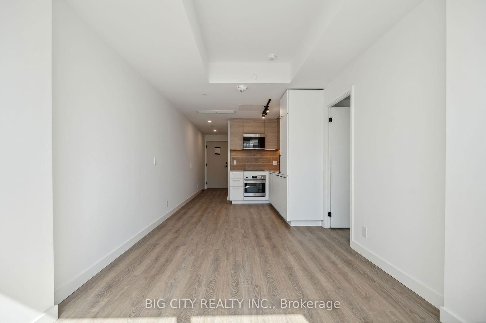 Condo for lease at 324-1050 Eastern Avenue, Toronto, The Beaches, M4L 0B7 - MLS: E12113700