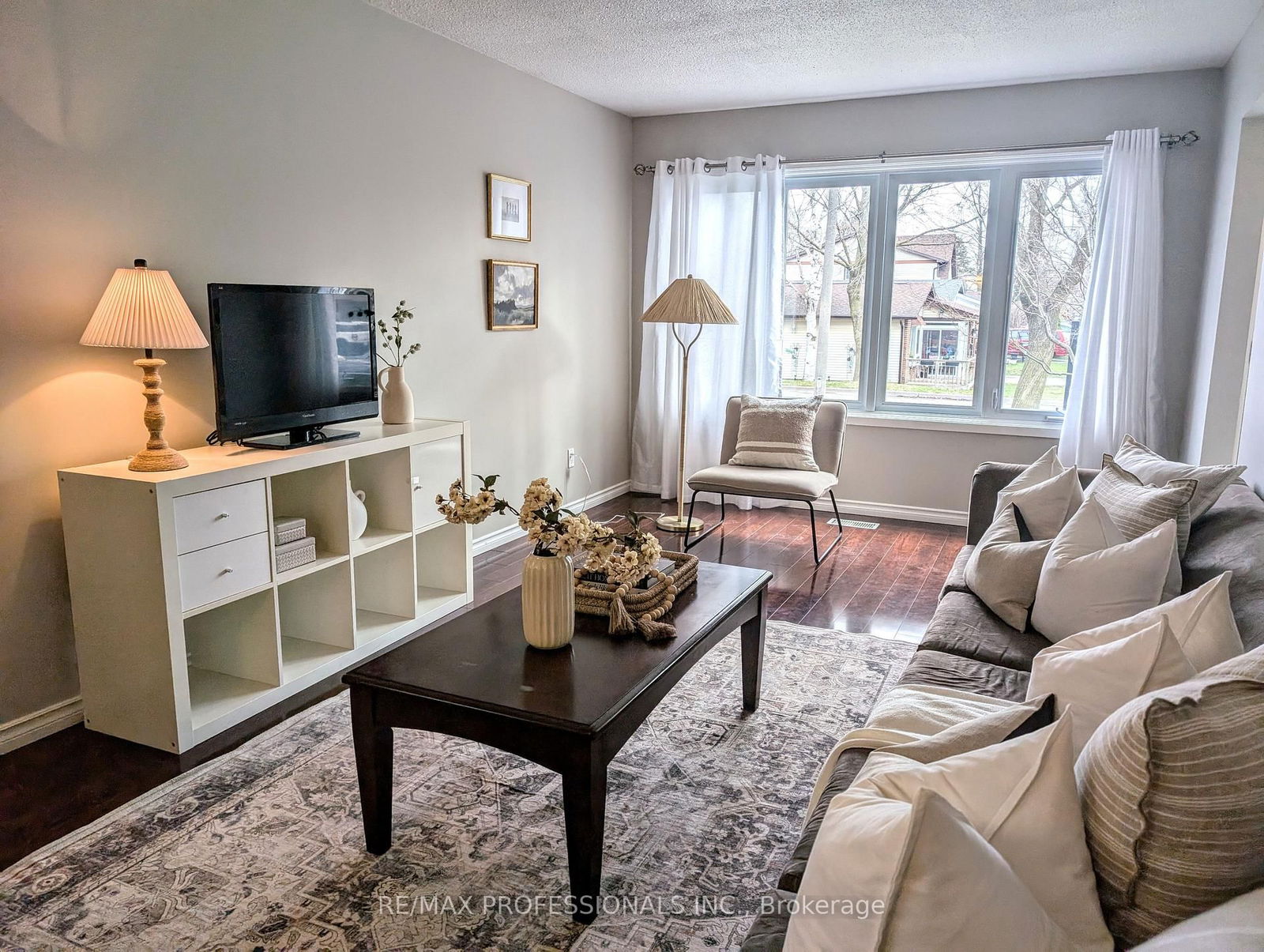 Detached House for sale at 240 Limerick Street, Oshawa, Vanier, L1J 6K9 - MLS: E12113799