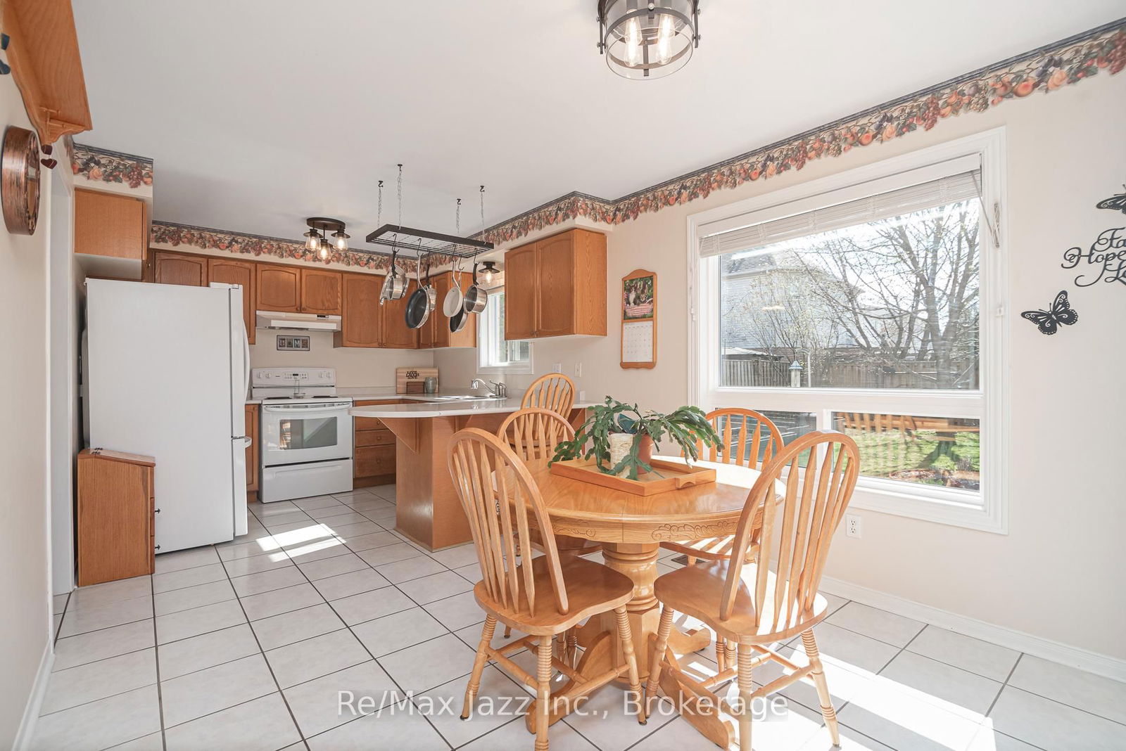 Detached House for sale at 35 Avondale Drive, Clarington, Courtice, L1E 2Z2 - MLS: E12113903