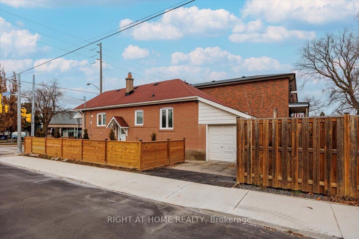 Detached House for sale at 887 Cosburn Avenue, Toronto, Woodbine-Lumsden, M4C 2W5 - MLS: E12114552