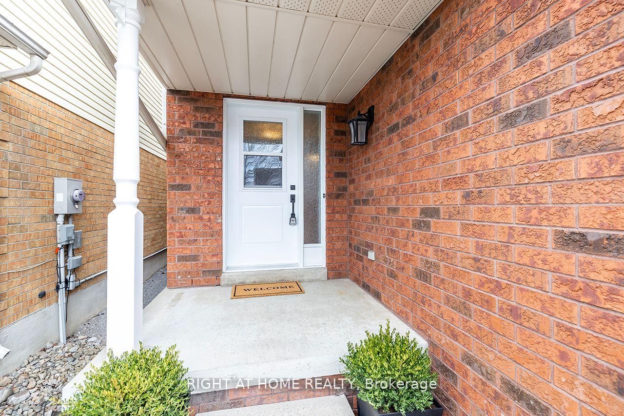 Detached House for sale at 14 Brownstone Crescent, Clarington, Courtice, L1E 2Y1 - MLS: E12116178