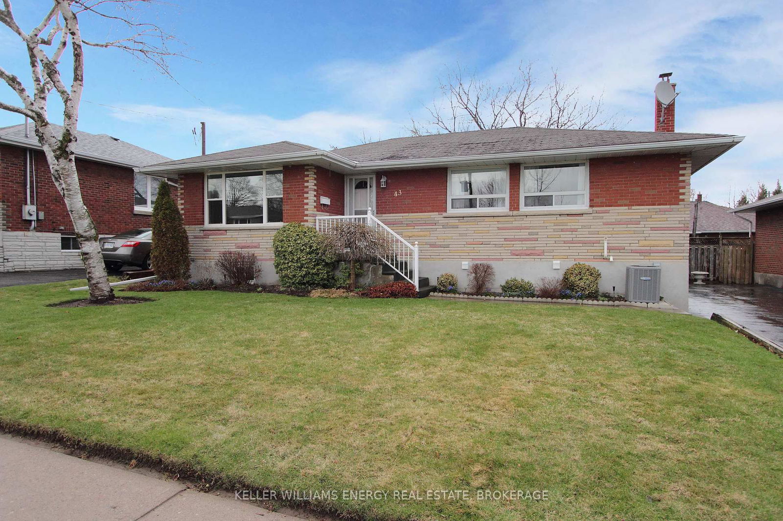 Detached House for lease at Upper-43 Harris Avenue, Oshawa, McLaughlin, L1J 5K6 - MLS: E12116202