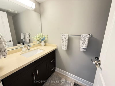 49 Farncomb Cres, Clarington - Bowmanville image-0-3