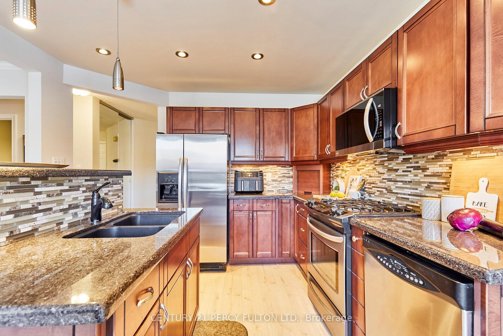 Listing Image 11