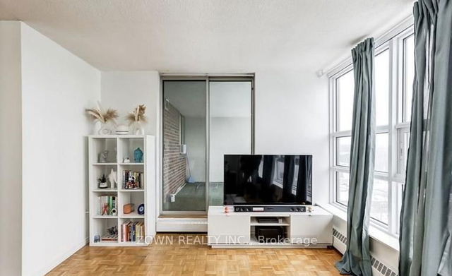 1101 - 3380 Eglinton Avenue