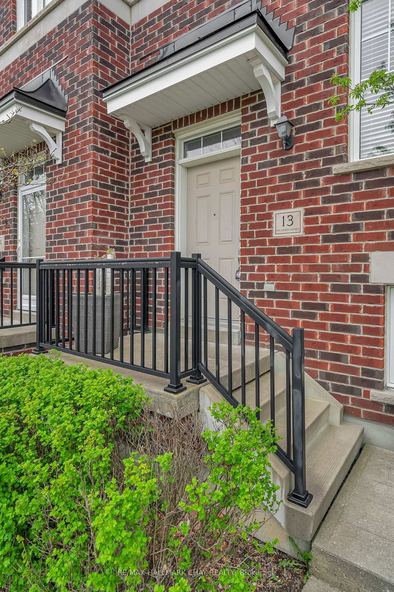 13 - 571 Longworth Ave, Clarington, L1C 0H3 | Image 3