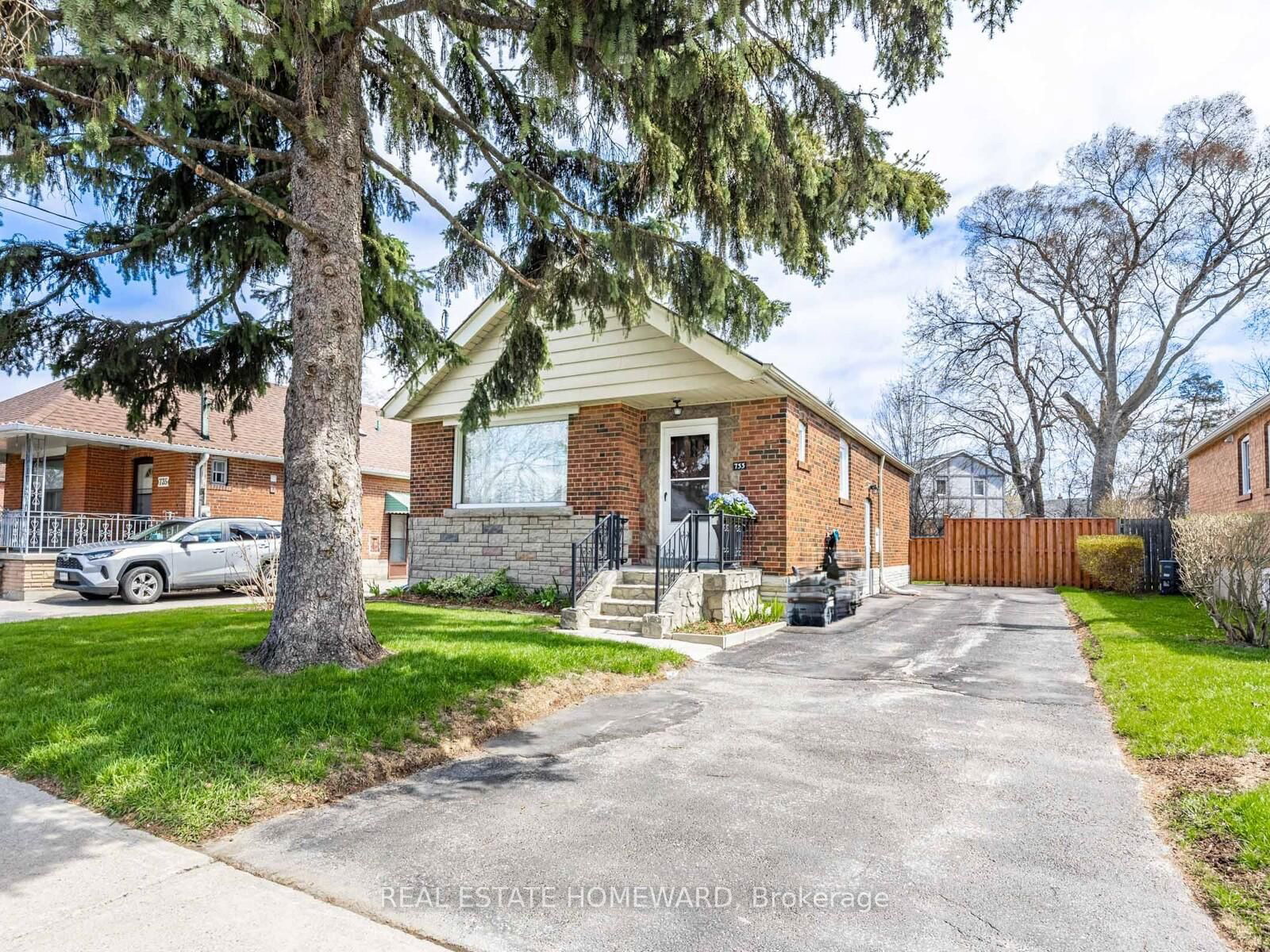Detached House for sale at 733 Pharmacy Avenue, Toronto, Clairlea-Birchmount, M1L 3J4 - MLS: E12118834