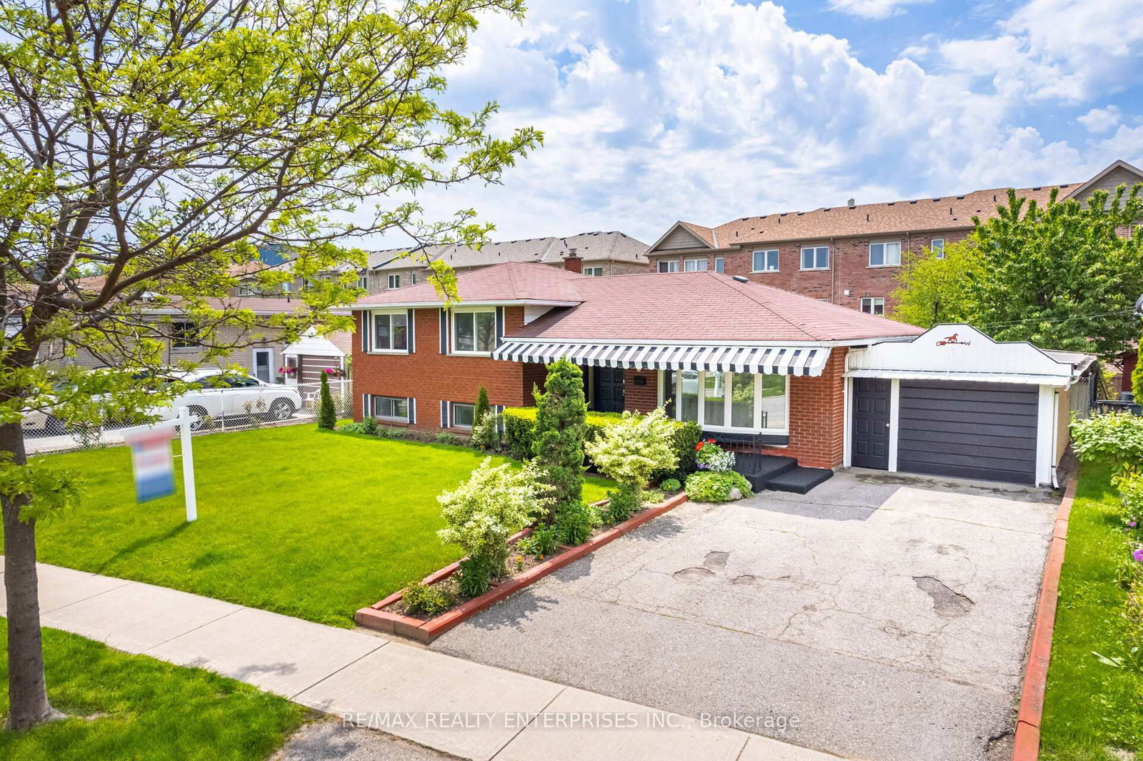 Detached House for sale at 3 Savarin Street, Toronto, Eglinton East, M1J 1Z7 - MLS: E12118927